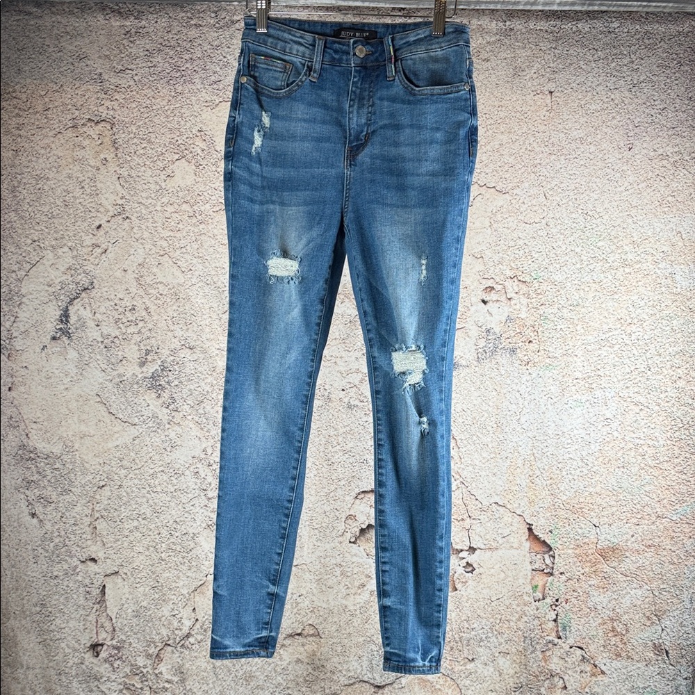 Judy Blue Distressed Skinny Jeans in Blue size 5. A405